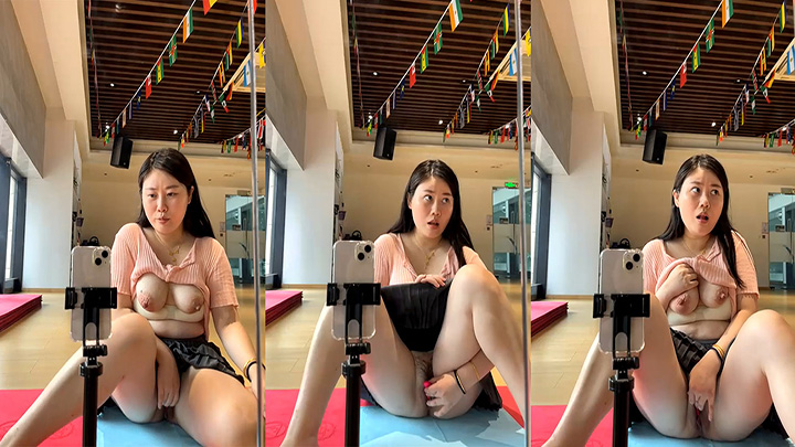 超级骚鸡瑜伽室偷偷直播