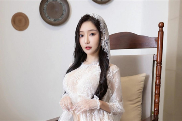 绝世难得的宅女淫情把粉嫩穴插的冒白浆